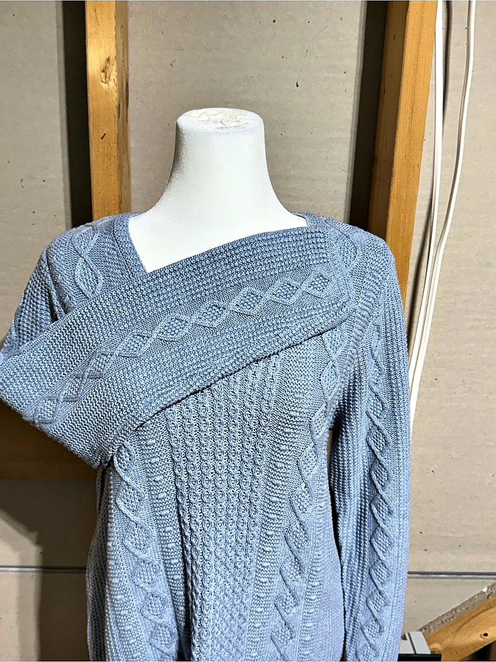 Jeanne Pierre Cable Knit V-Neck Sweater Blue Medium NWT - Picture 3 of 8
